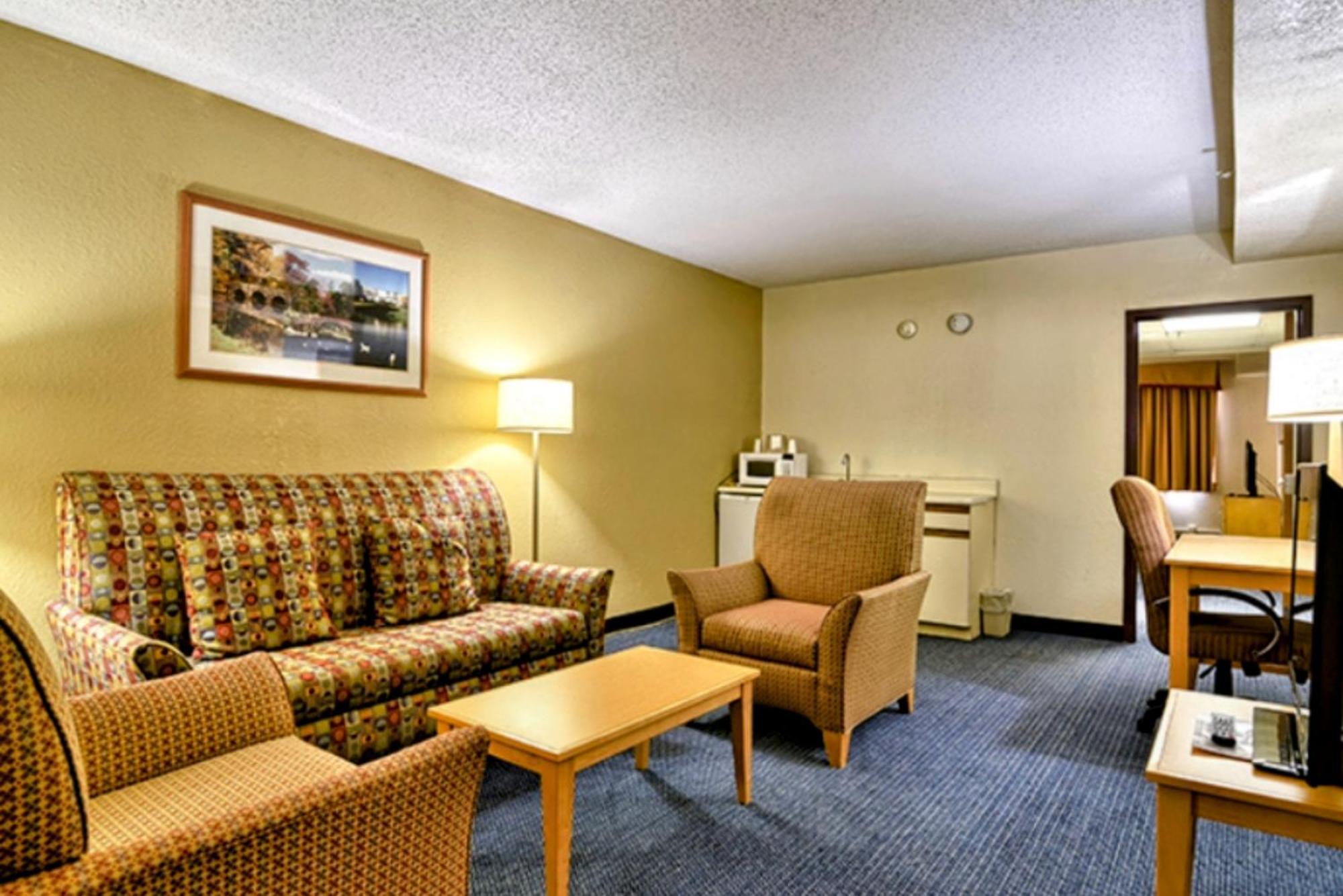 Katahdin Inn & Suites Millinocket Eksteriør bilde