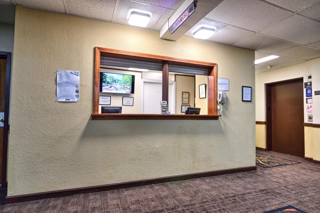 Katahdin Inn & Suites Millinocket Eksteriør bilde