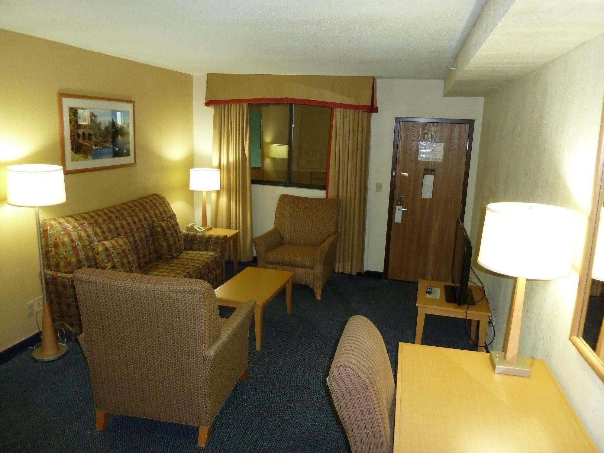 Katahdin Inn & Suites Millinocket Eksteriør bilde