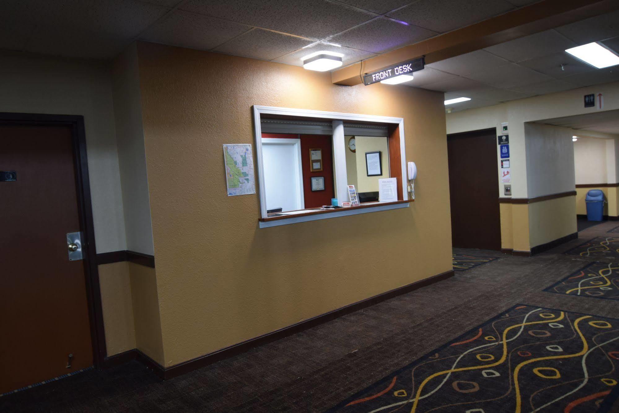 Katahdin Inn & Suites Millinocket Eksteriør bilde